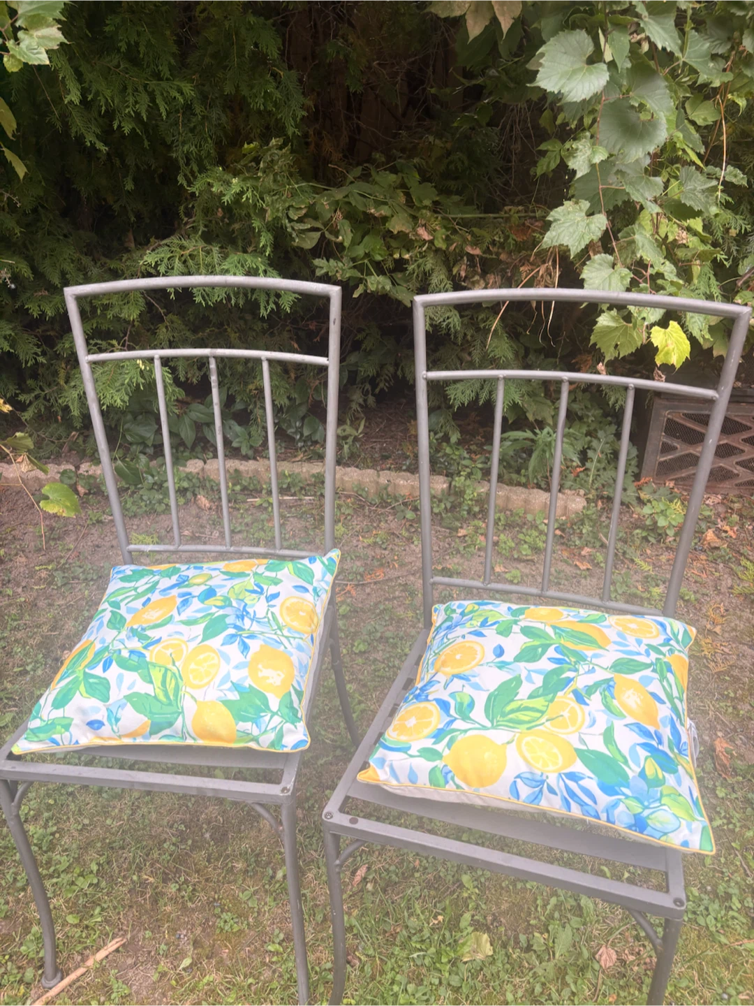 Set of two metal patio chairs - photo 2