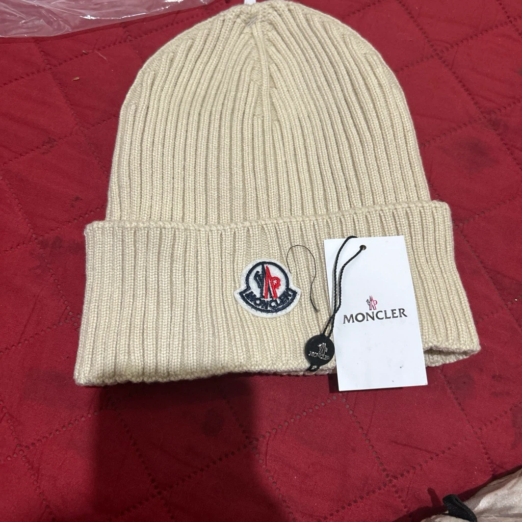 Moncler Beanie Beige - photo 2