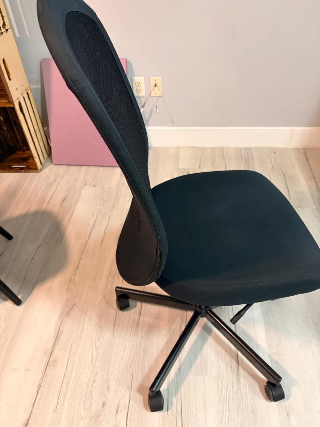 Black mesh office task chair - photo 2