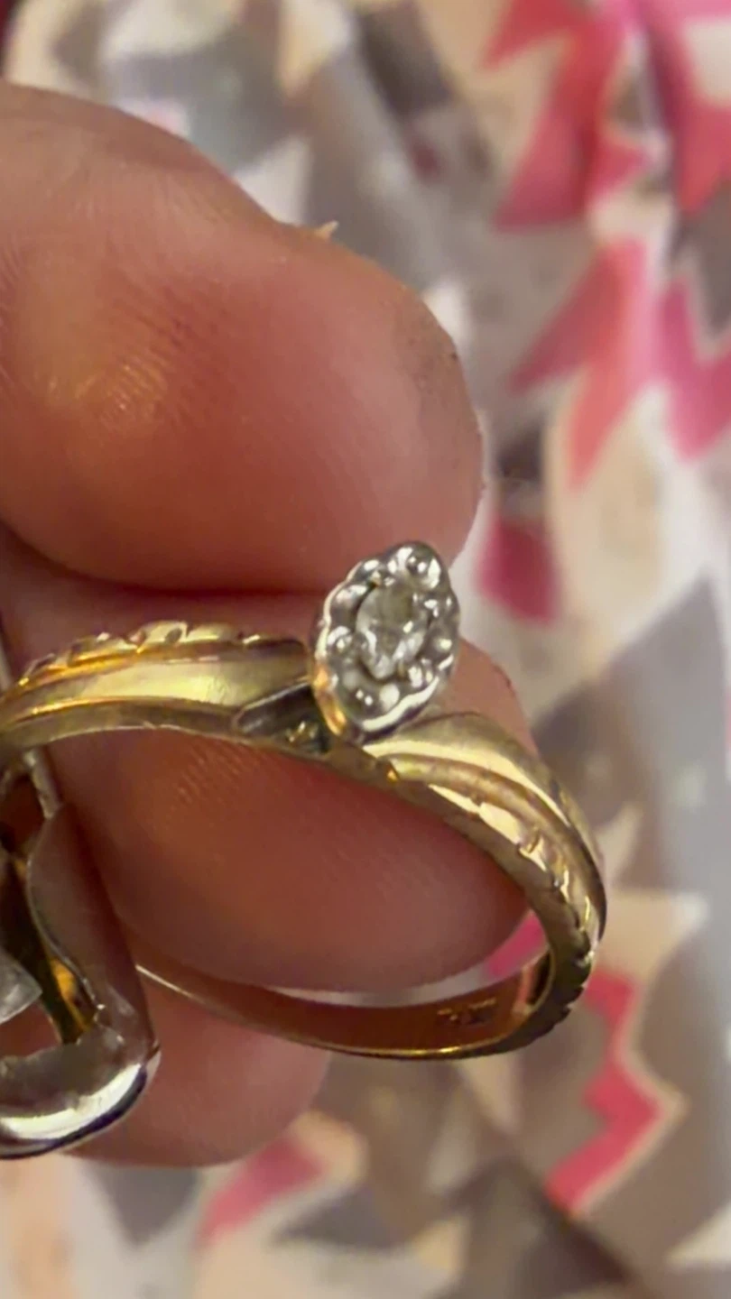 Gold Engagement ting/ Wedding Bands