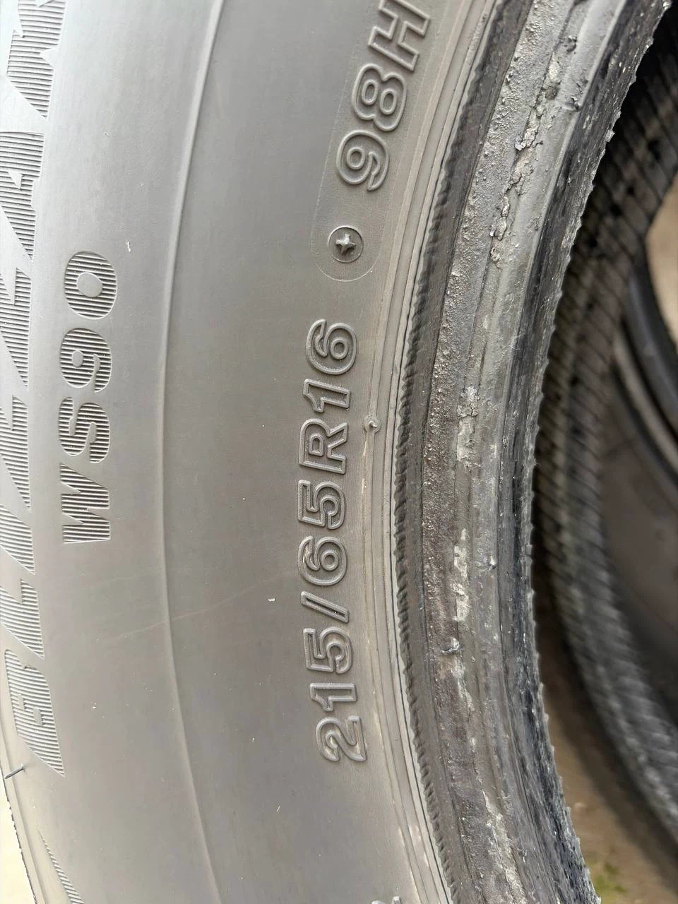 Pair of 215/65R16 BridgeStone Blizzak winter tires - photo 3