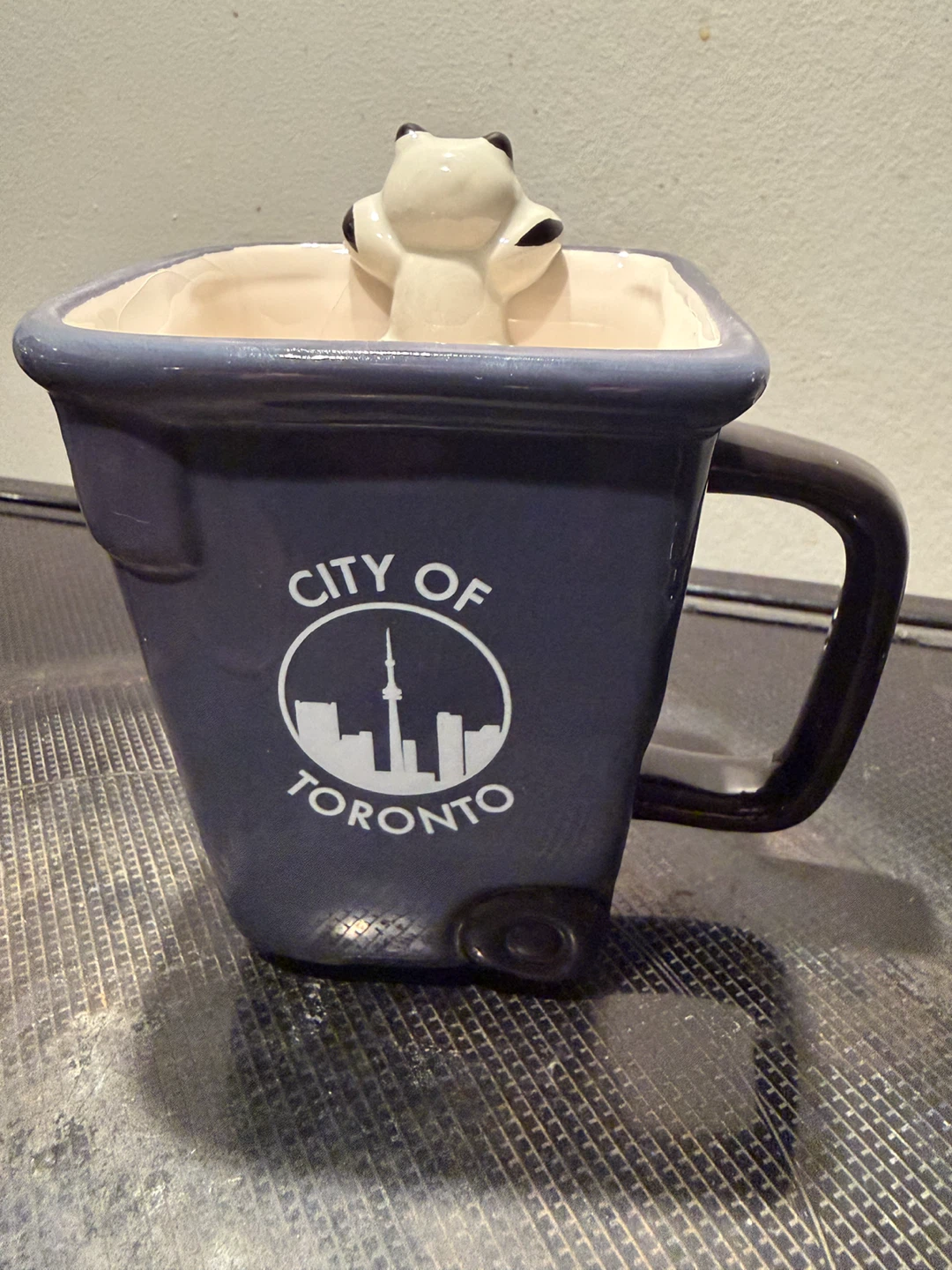 Toronto Raccoon Mug - photo 2