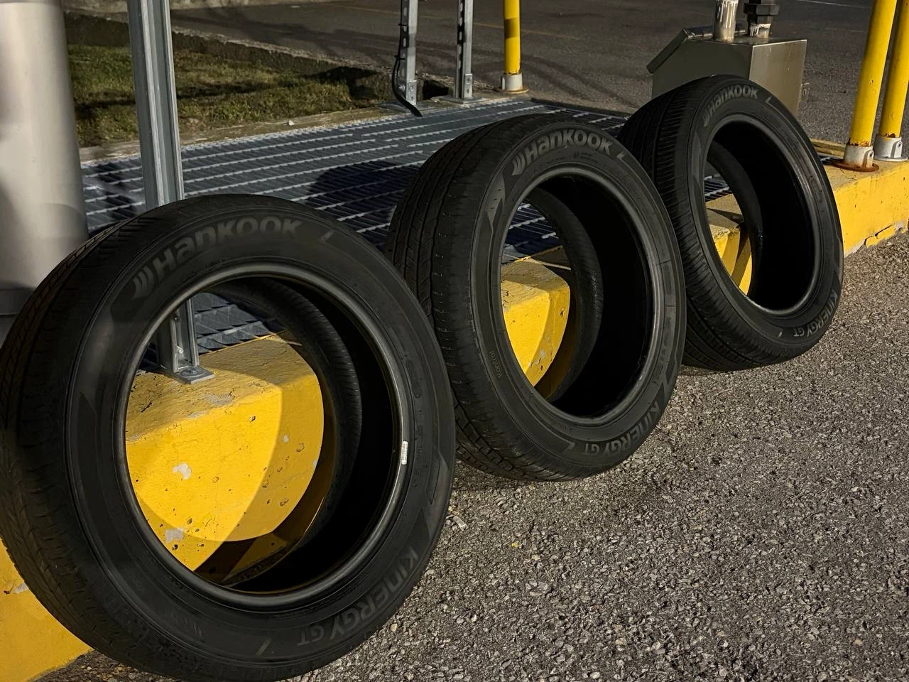 pair of 205/55R16 Hankook Kinergy GT tires
