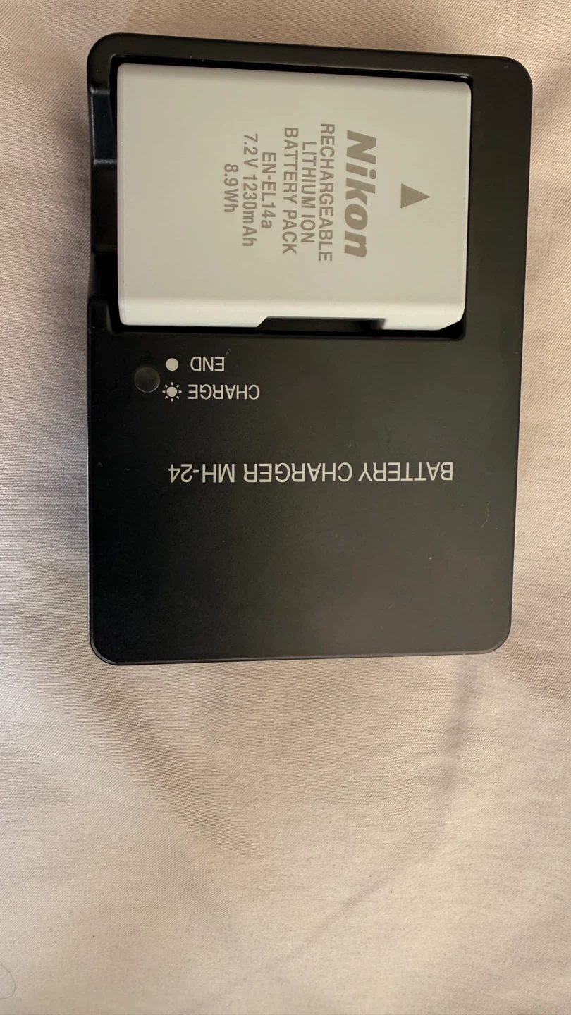 Nikon MH-24 Battery Charger with EN-EL14a Battery