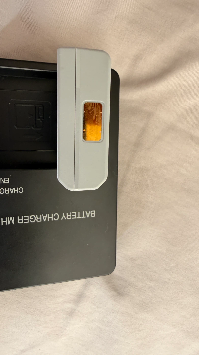 Nikon MH-24 Battery Charger with EN-EL14a Battery - photo 2