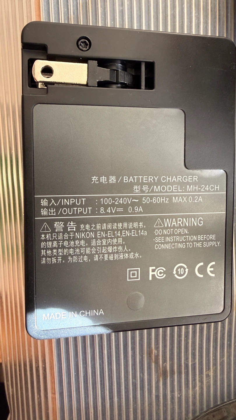 Nikon MH-24 Battery Charger with EN-EL14a Battery - photo 3