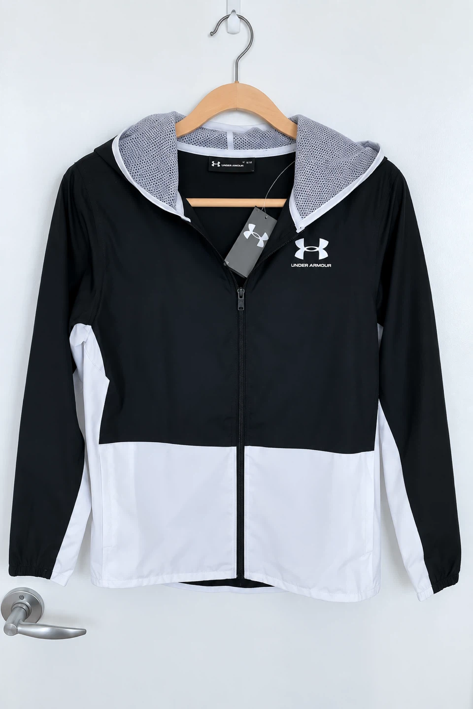 NEW Under Armour Windbreaker Jacket - size S