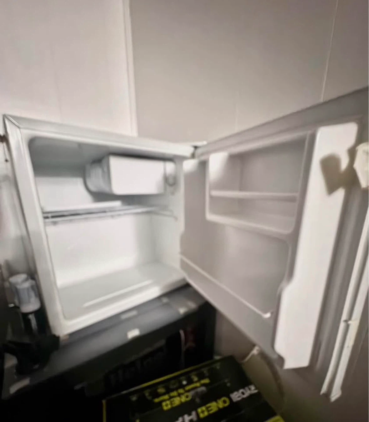 Salton Mini Fridge - photo 2