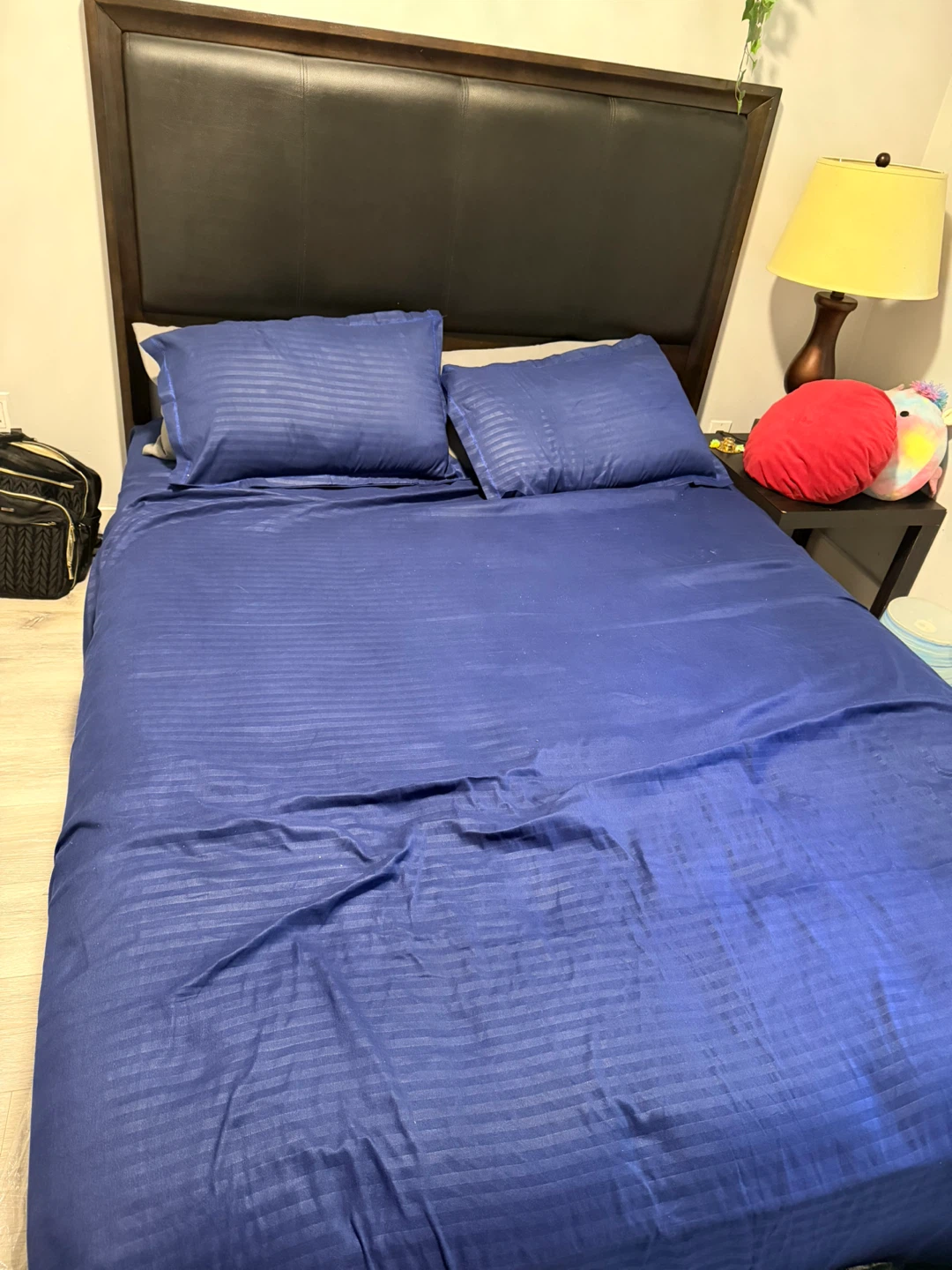 Queen size bed with mattress - photo 2