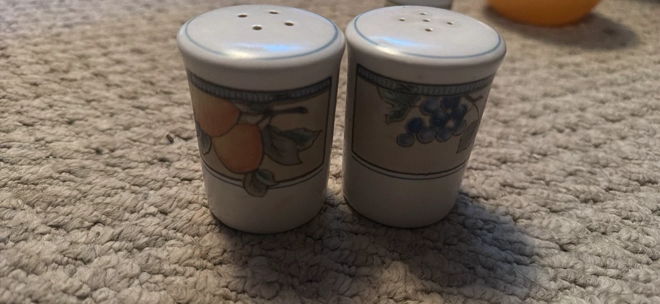 Ceramic Fruit Pattern Salt and Pepper Shakers - photo 2