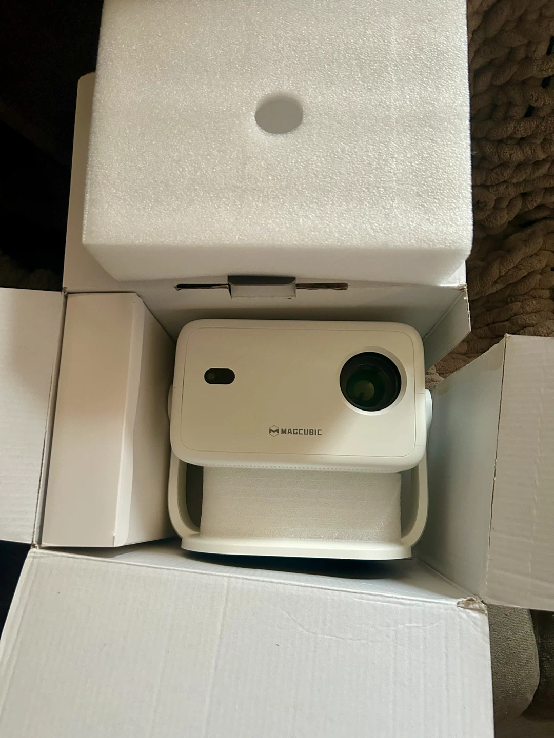 Magcubic Smart Projector