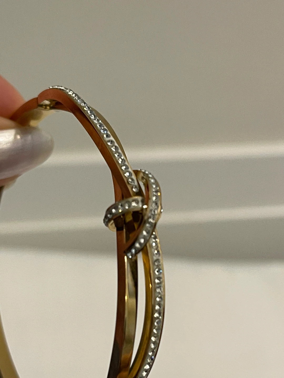 Gold-tone knot bracelet with crystals - photo 2