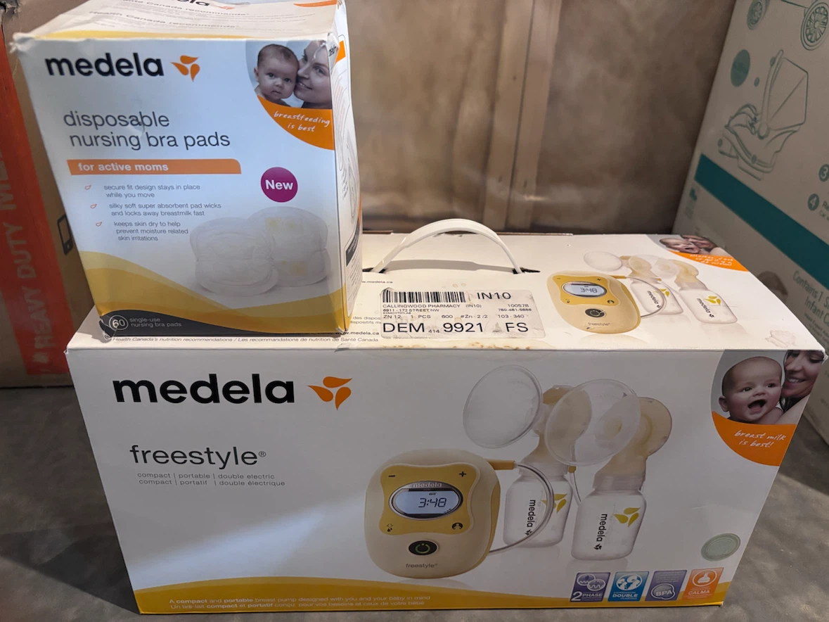 Medela Freestyle Breast Pump and Nursing Pads