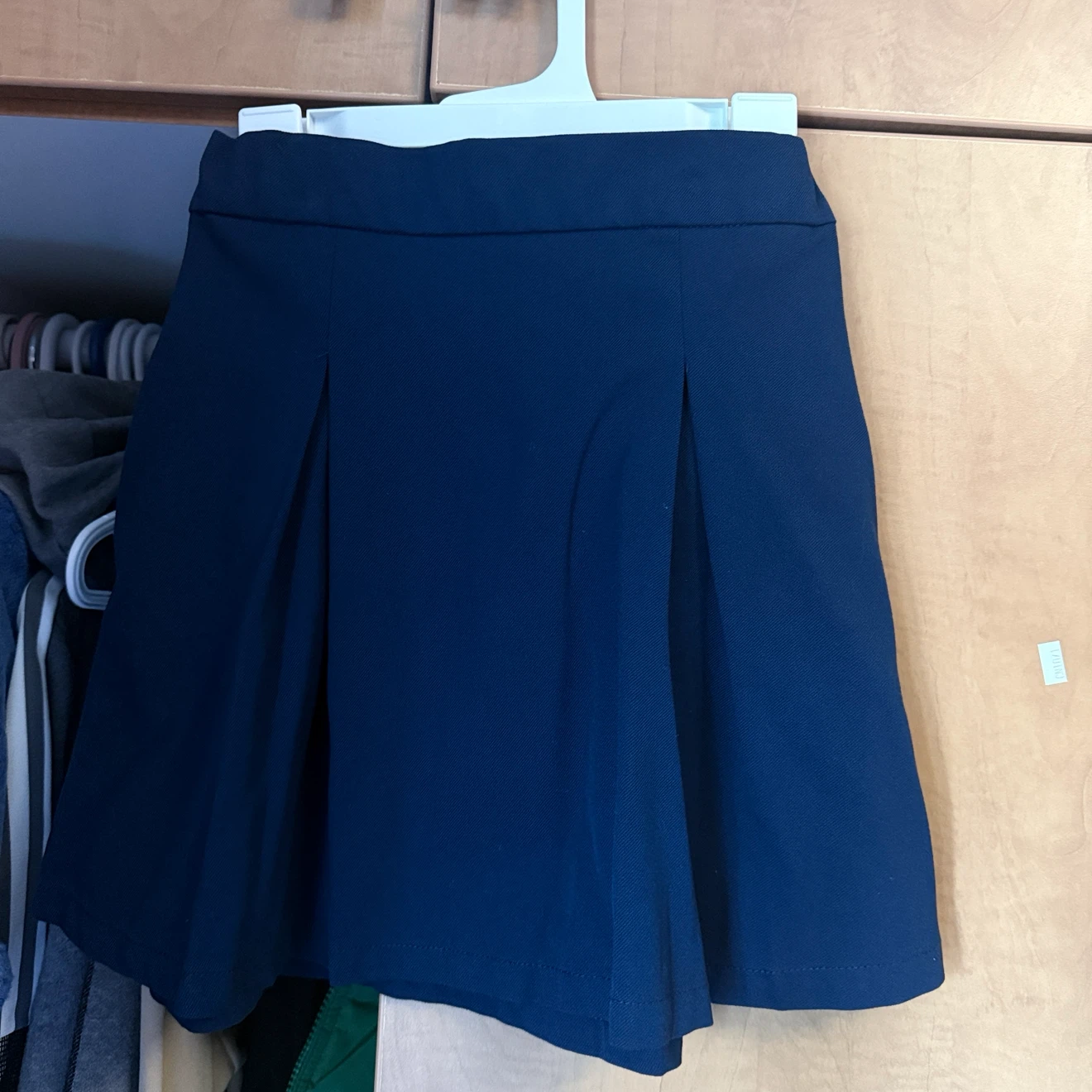 Girls Navy pleated school skirt
