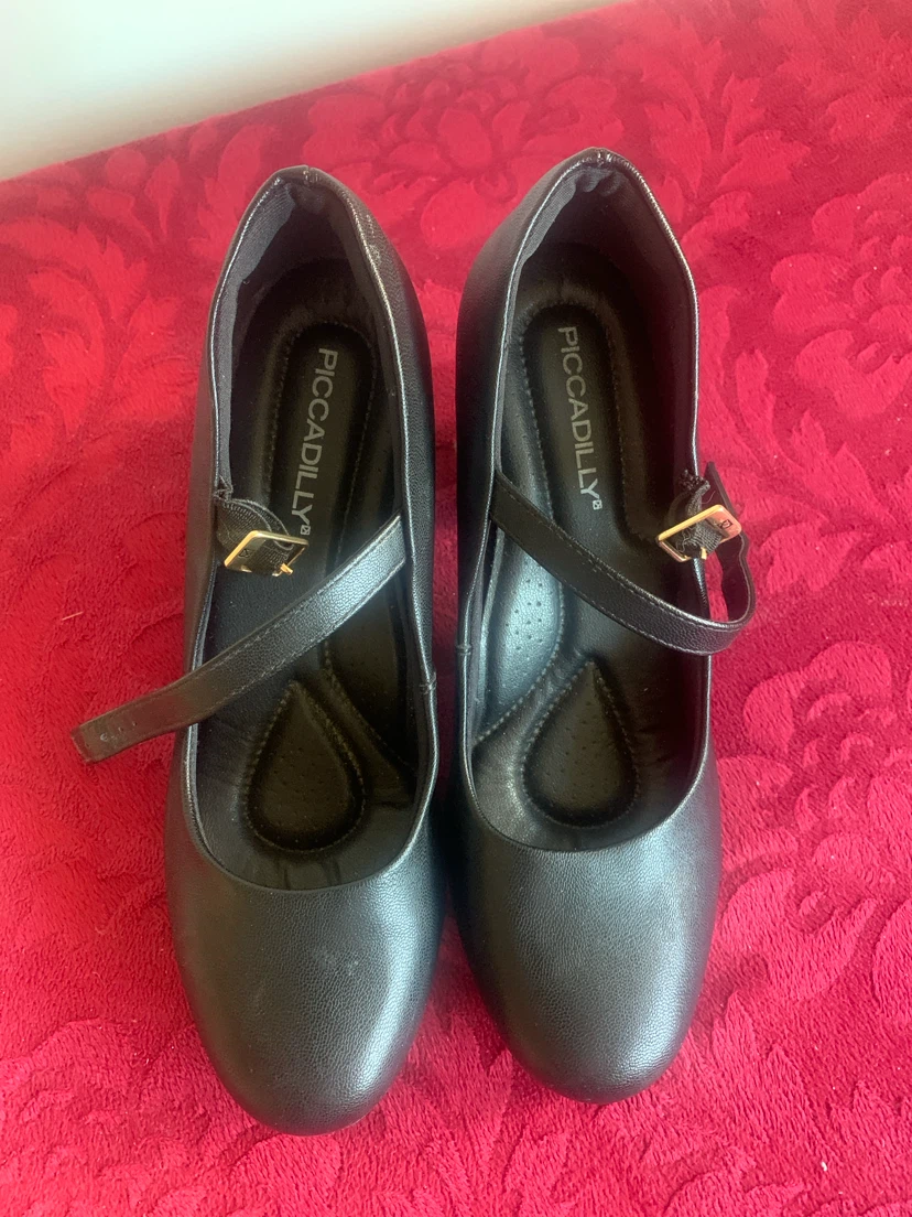 Piccadilly Black Heels
