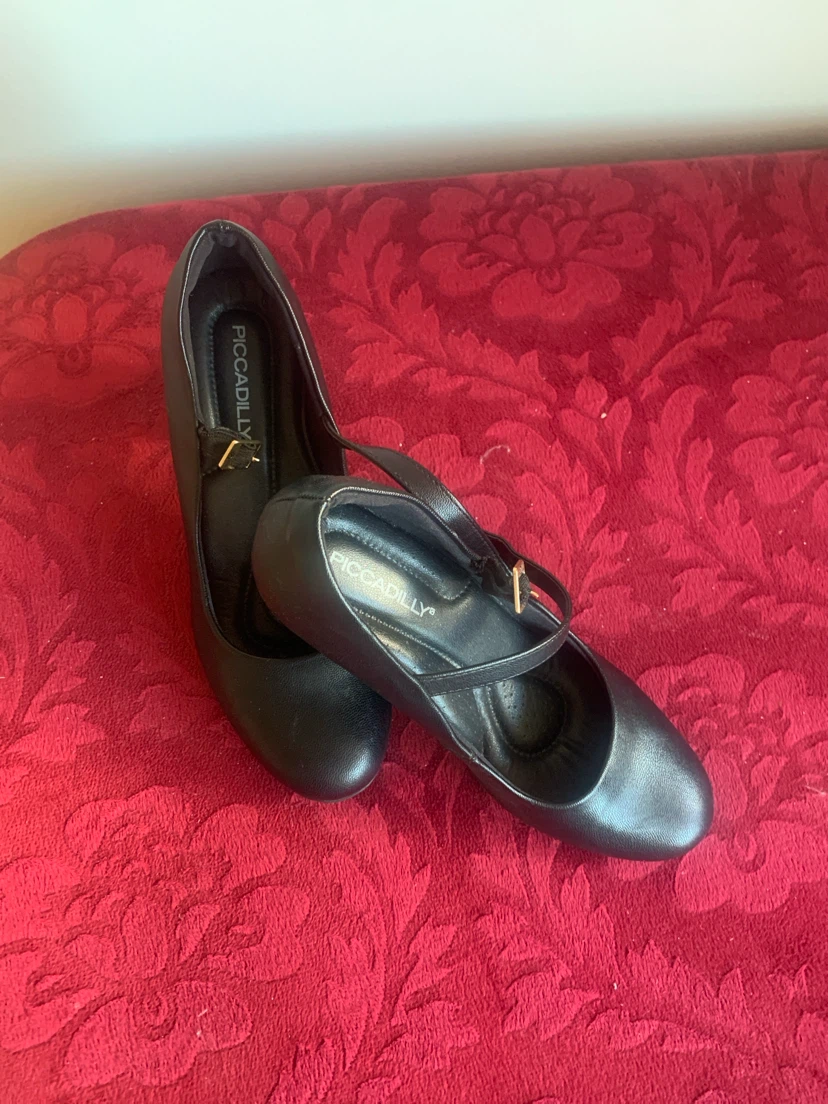 Piccadilly Black Heels - photo 3