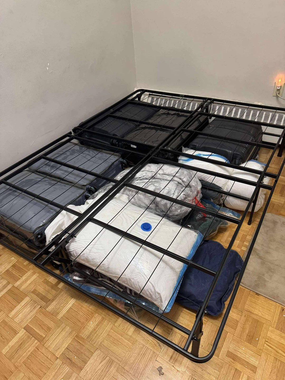 Queen mattress with steel bed frame - photo 4