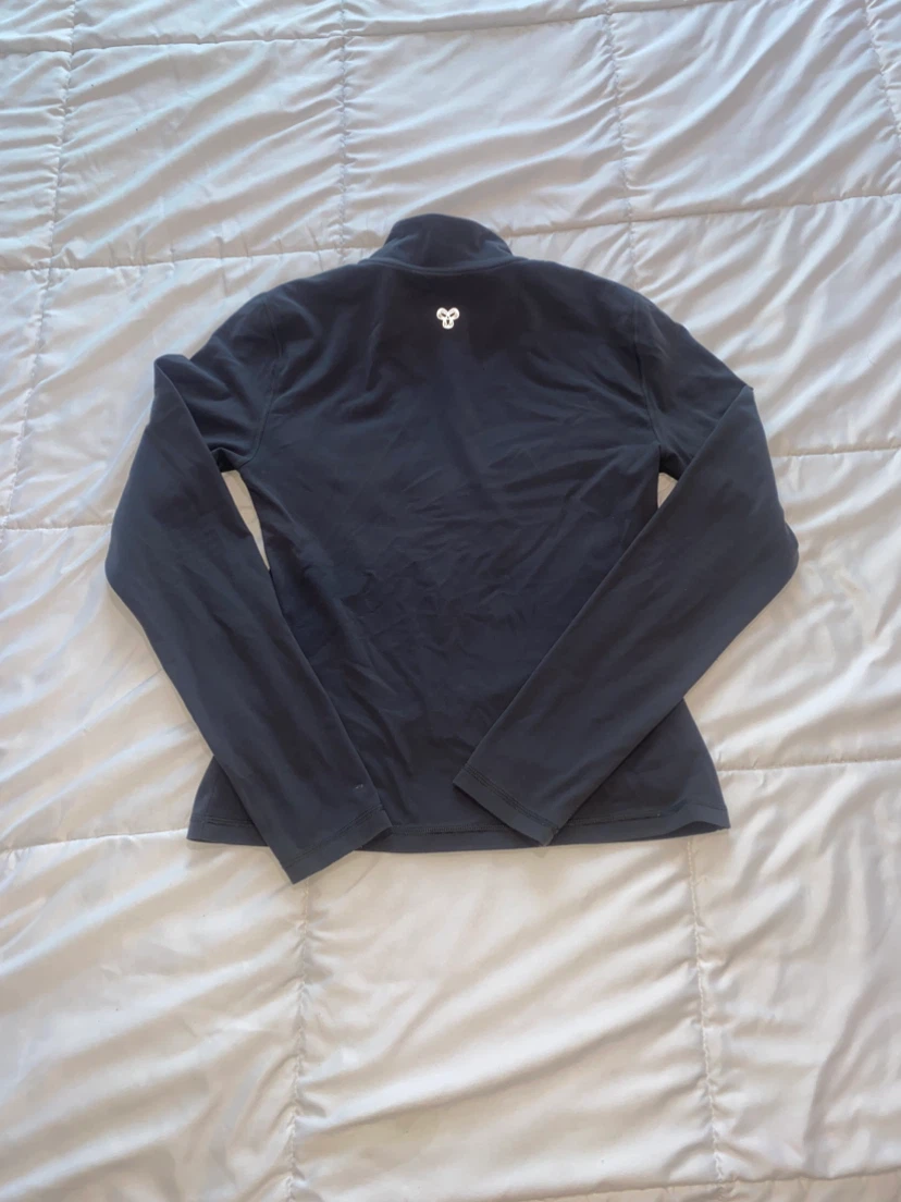 Aritzia zip up - photo 4