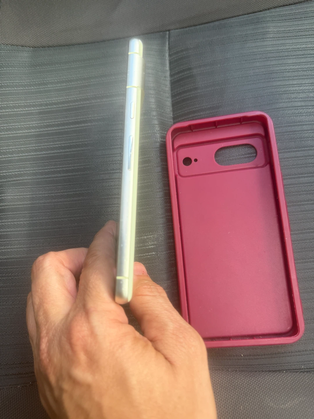 Google Pixel 7 Lemongrass with case & charger - photo 4