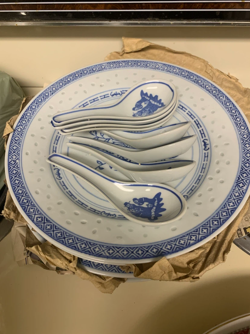 6 Blue/White Large Ceramic Plates & 8 Spoons