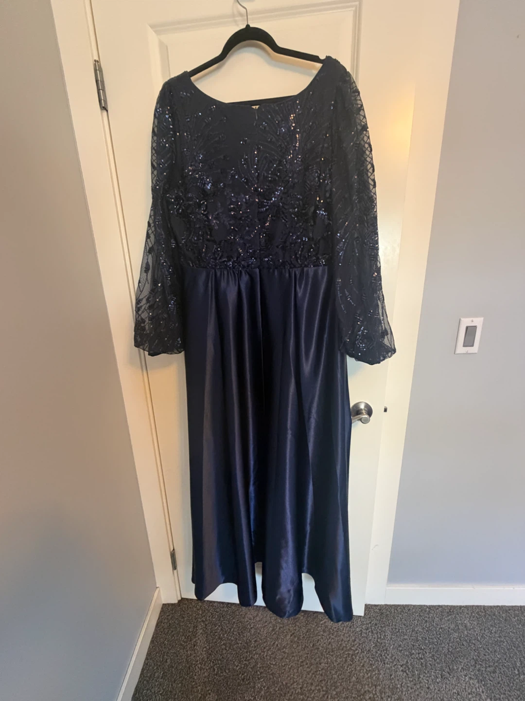 Navy Blue Sequined Evening Gown - photo 2