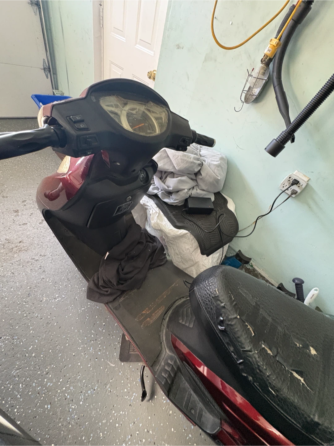 Red moped - photo 3
