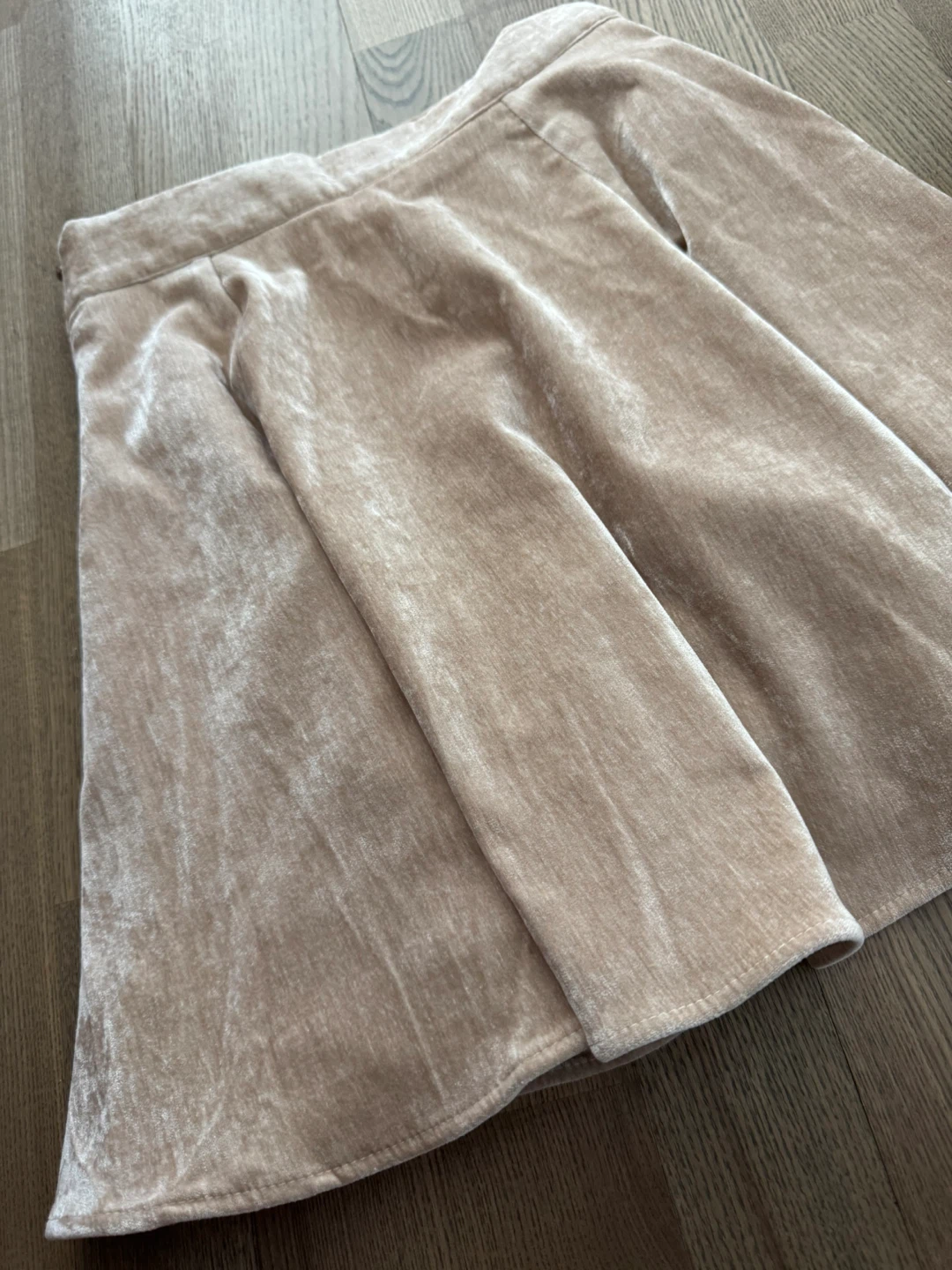 Designers’ Beige Velvet Skirt - photo 3