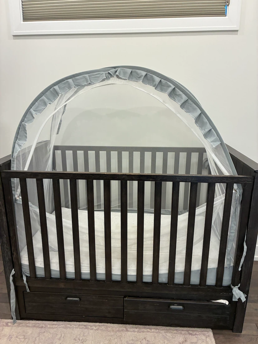 Dark Wood Crib with Storage and Mosquito Net - photo 2