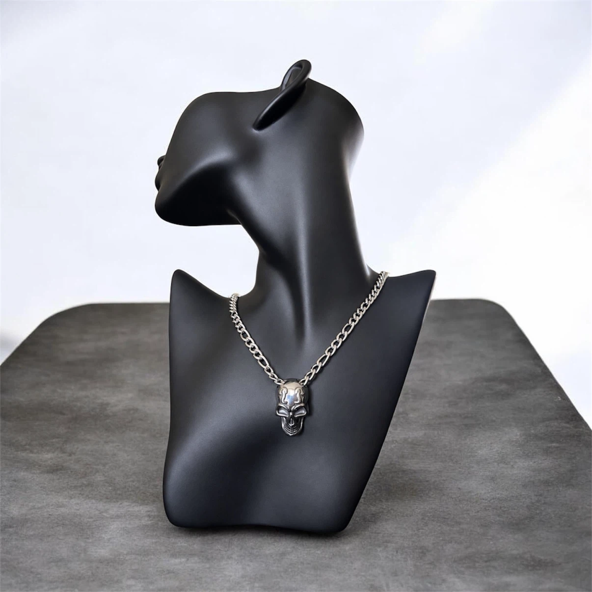 Silver-toned skull pendant necklace - photo 2