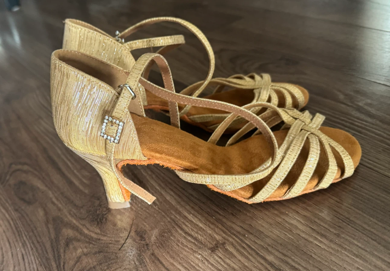 💃 Brand-New Tan Salsa Dance Shoes – Size 9