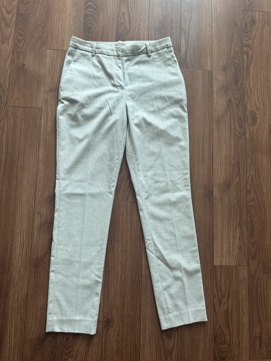 🤍 H&M Light Grey Straight-Leg Casual Pants – Size 4