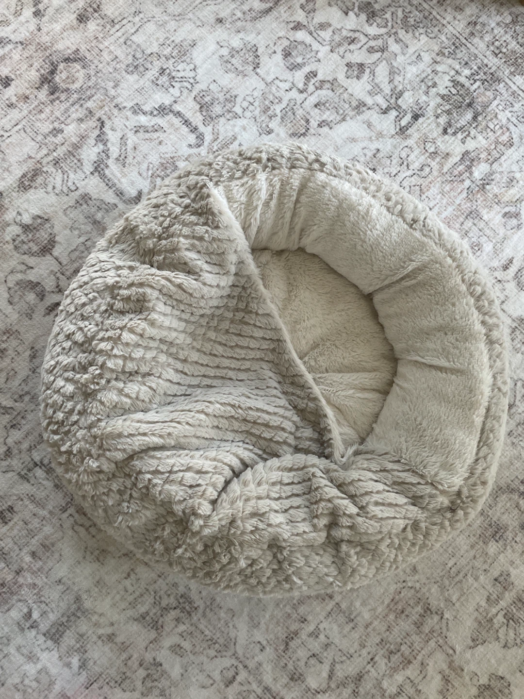 Round Plush Pet Bed - Cream