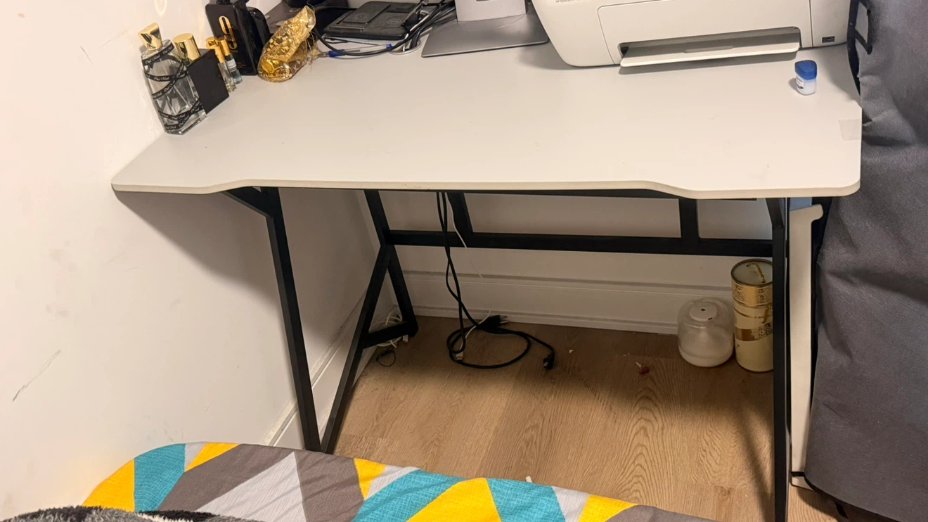 White modern desk with black metal frame - photo 2