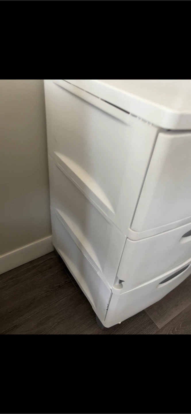 Sterilite 3-Drawer Storage Cart, pickup near Chinook mall - photo 3