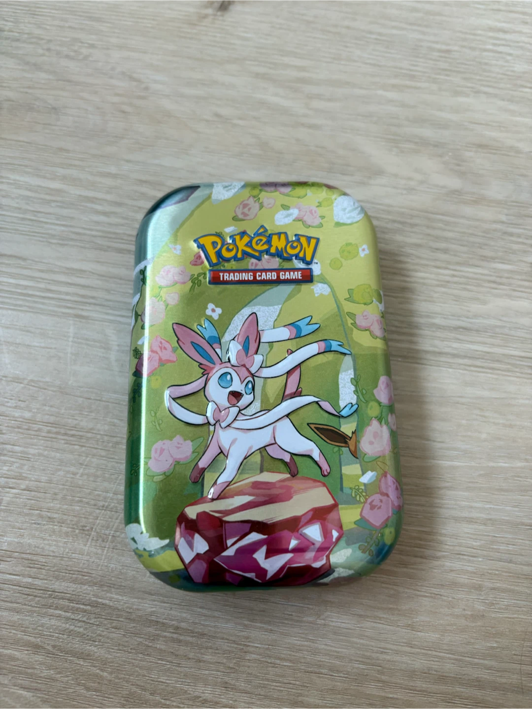 Pokémon Scarlet & Violet Prismatic Evolutions Mini Tin