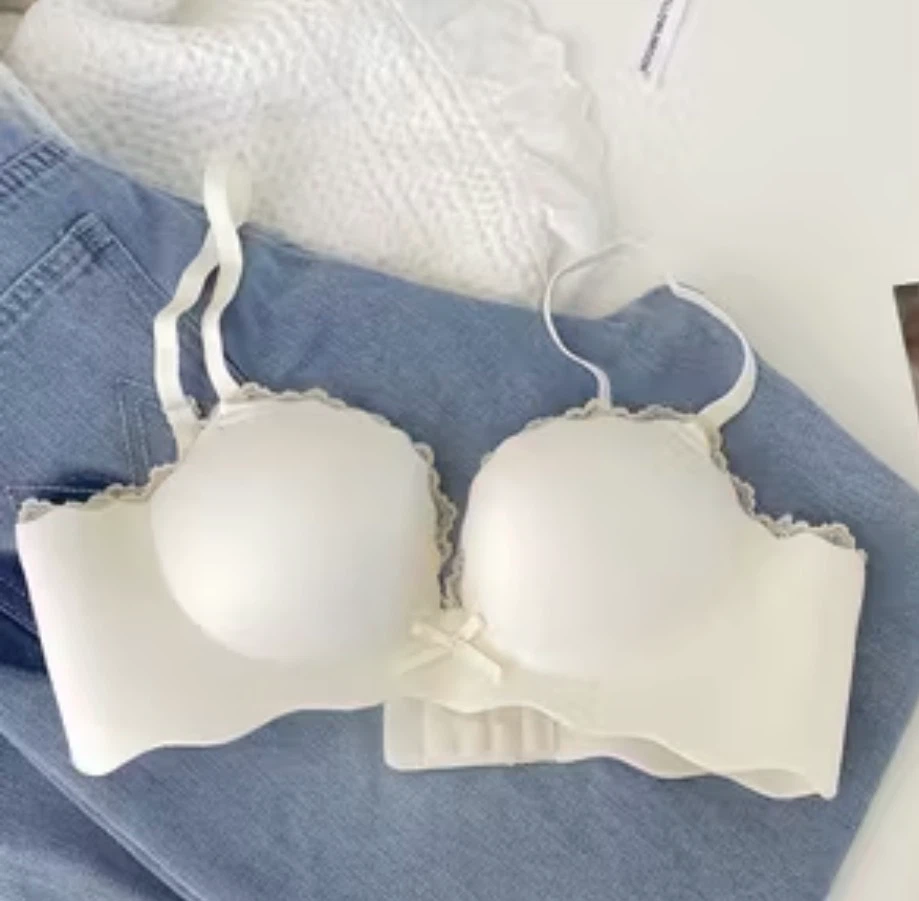 New Lace Trim Bra - White - Size 32/70AB