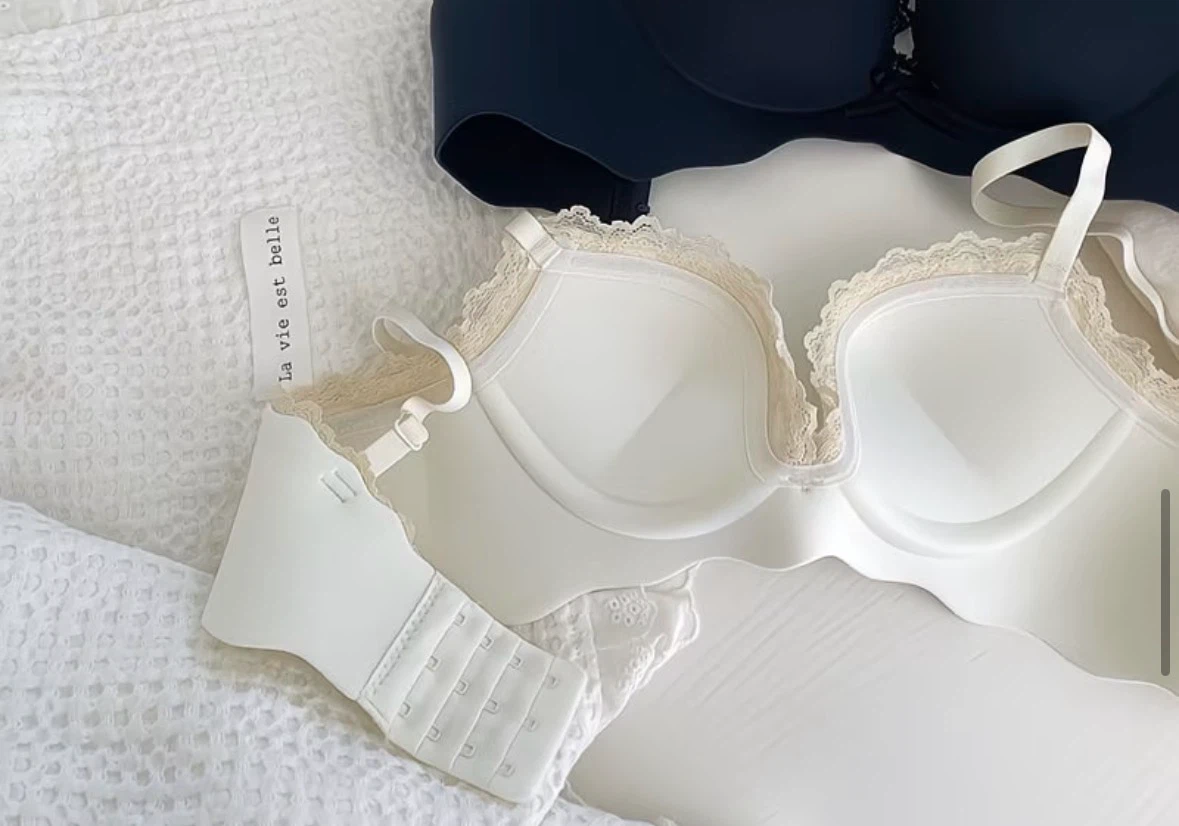 New Lace Trim Bra - White - Size 32/70AB - photo 2