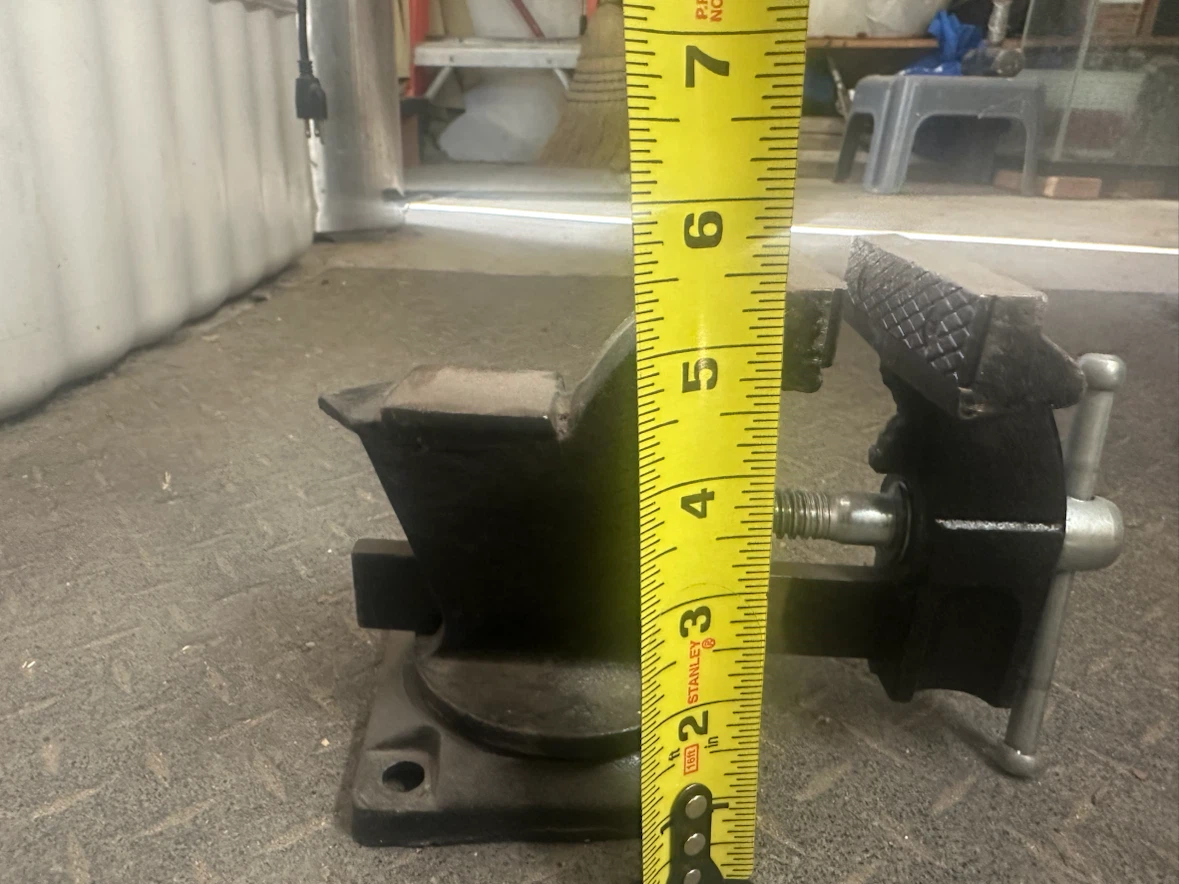 Cast iron bench vise - photo 2