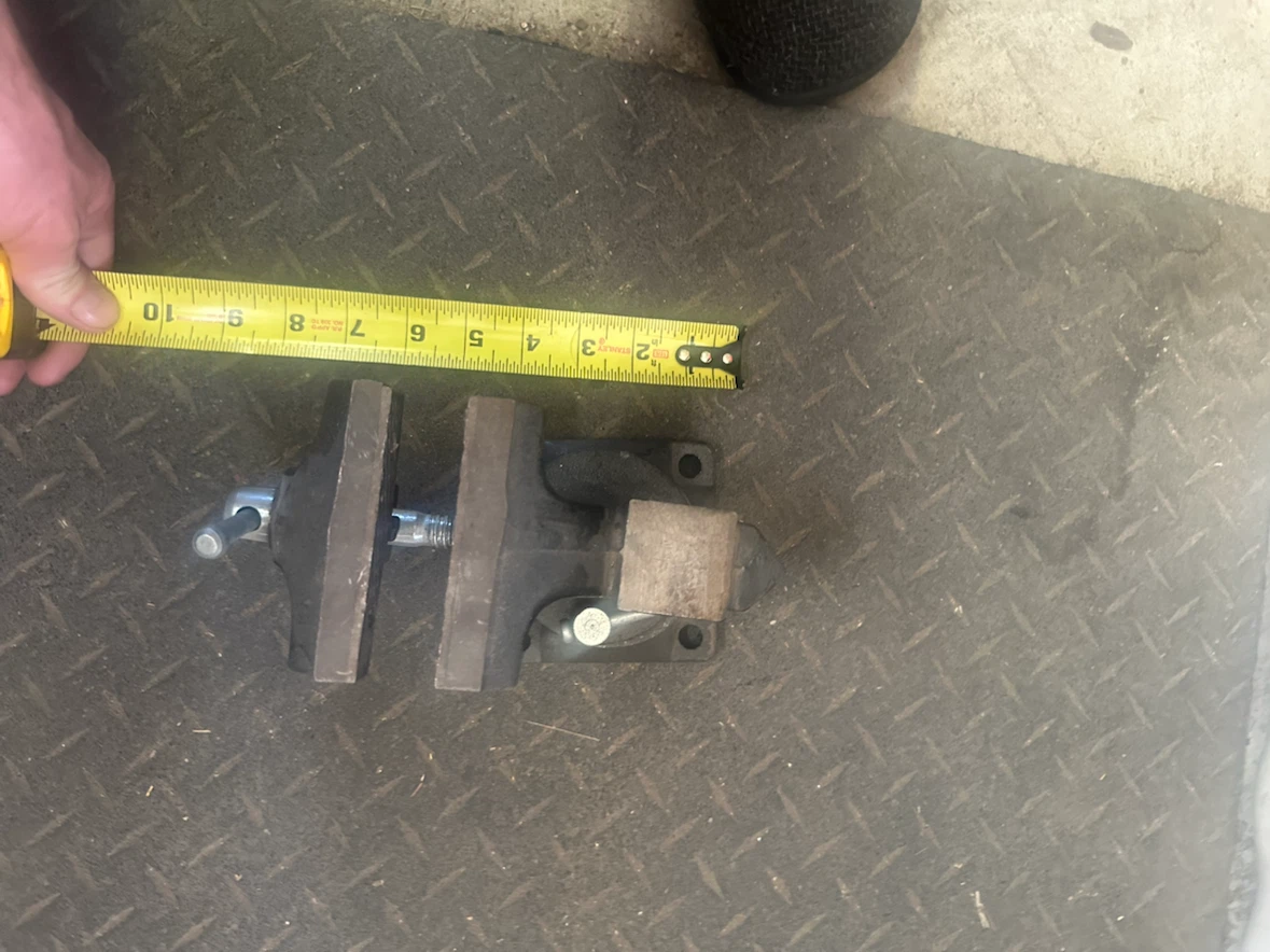 Cast iron bench vise - photo 3