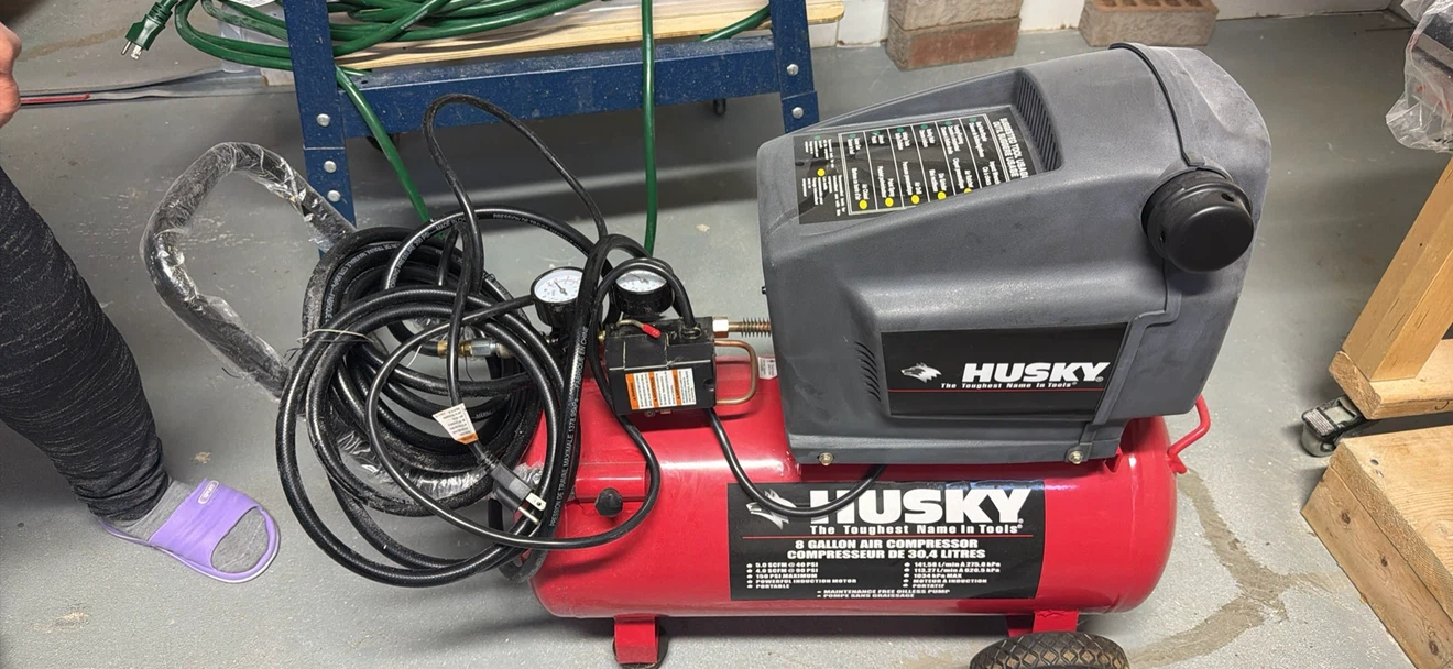 Husky 8 Gallon Air Compressor - photo 2