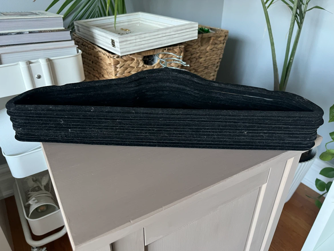 10 Black Velvet Hangers - photo 2