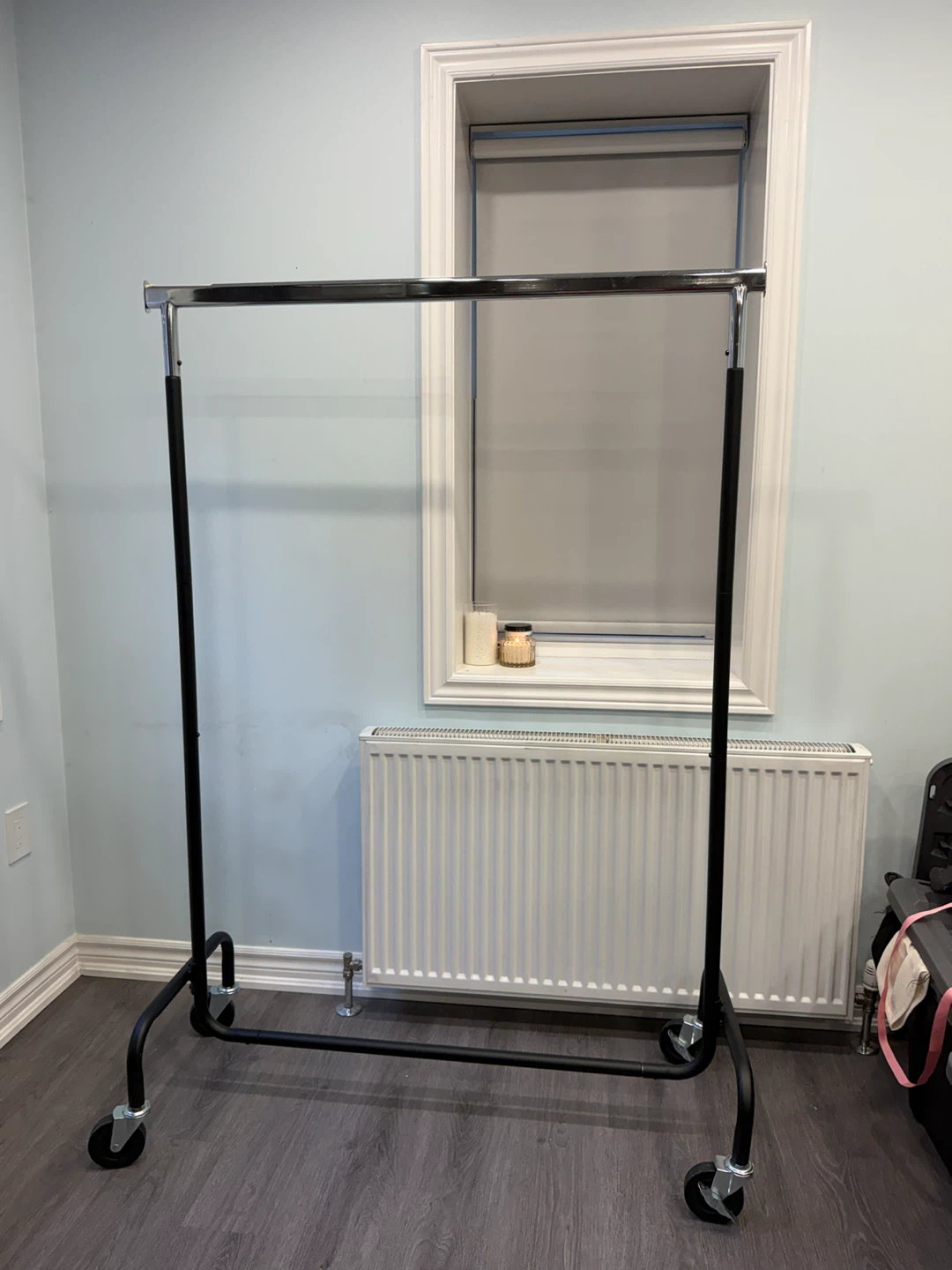 Extendable Black Metal Rolling Garment Rack
