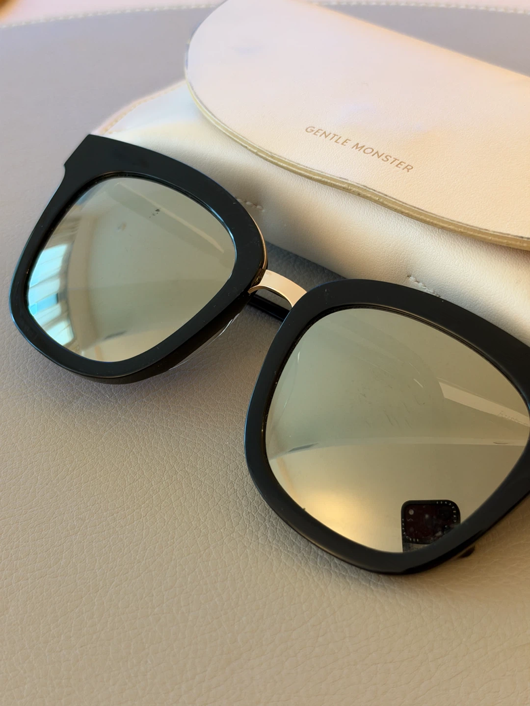 Authentic Gentle Monster Sunglasses with Case - photo 2