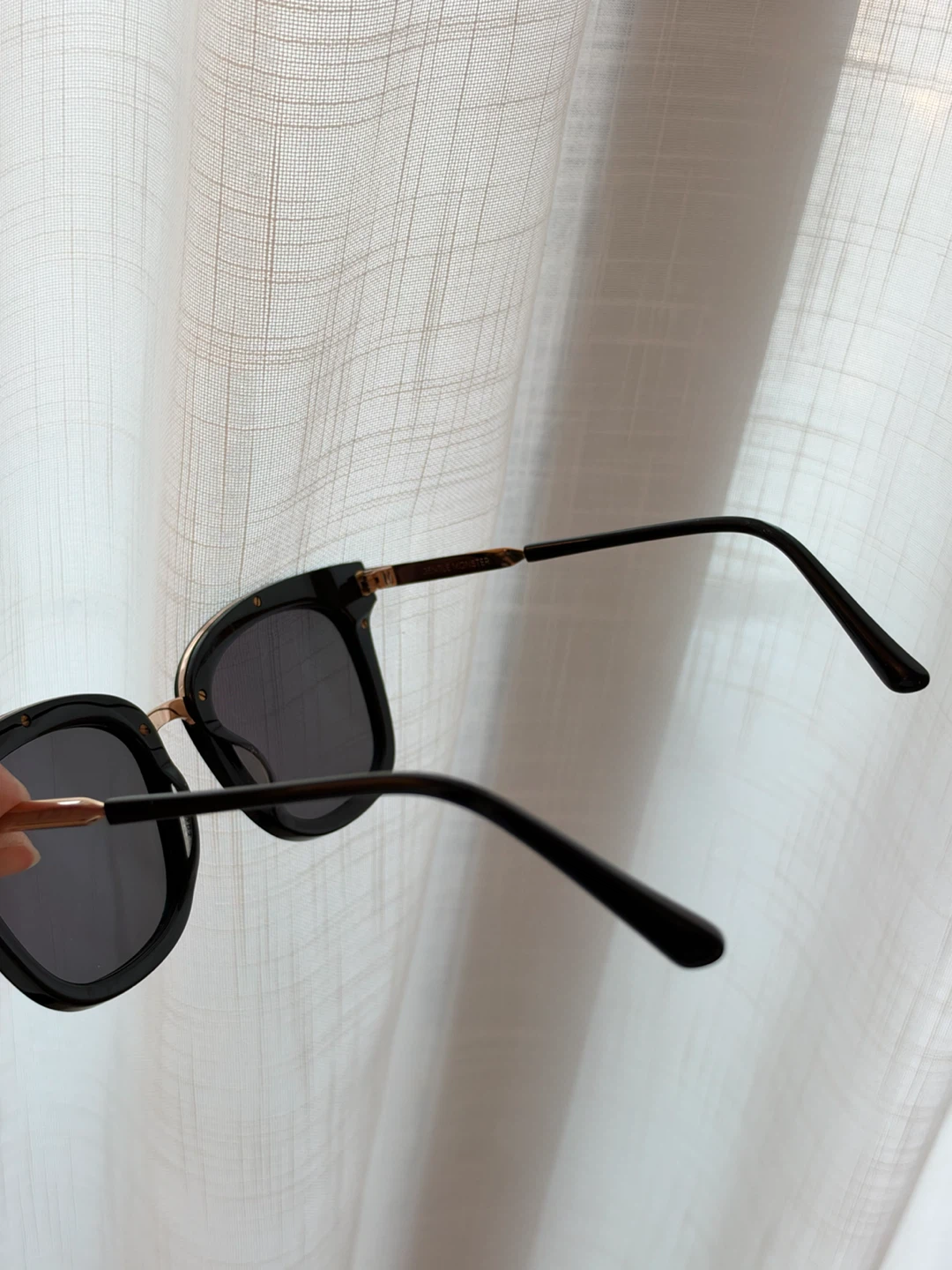 Authentic Gentle Monster Sunglasses with Case - photo 3