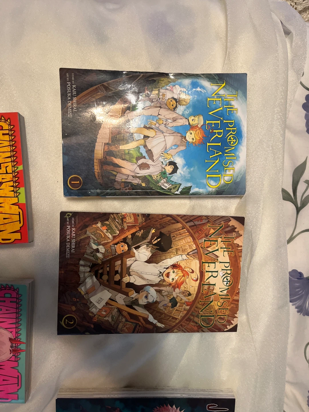 Assorted Manga Collection - Chainsaw Man, JJK, Neverland - photo 2