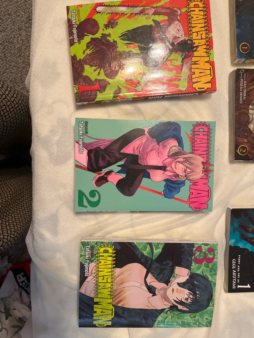 Assorted Manga Collection - Chainsaw Man, JJK, Neverland - photo 4