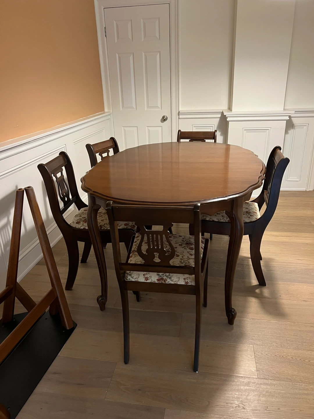 Wooden Dining Table & Chairs with Floral Cushions - photo 2