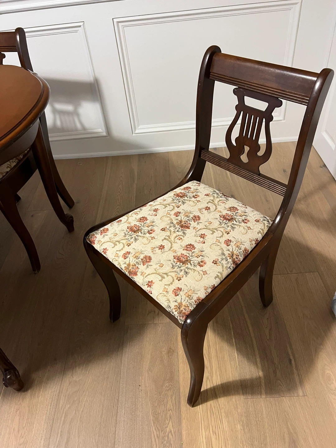 Wooden Dining Table & Chairs with Floral Cushions - photo 3