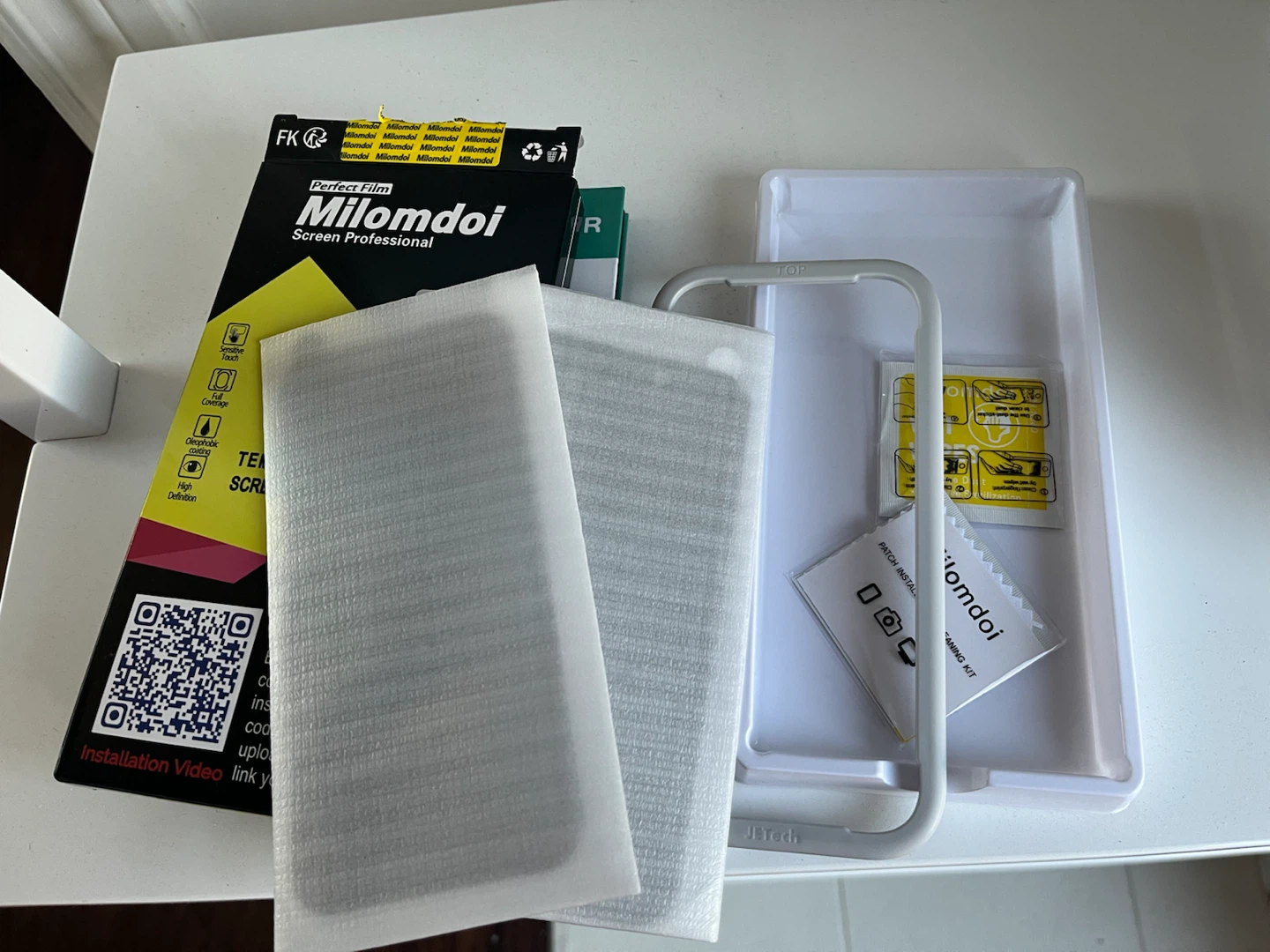 FREE - 3x iPhone 13/14 Glass Screen Protectors - photo 2