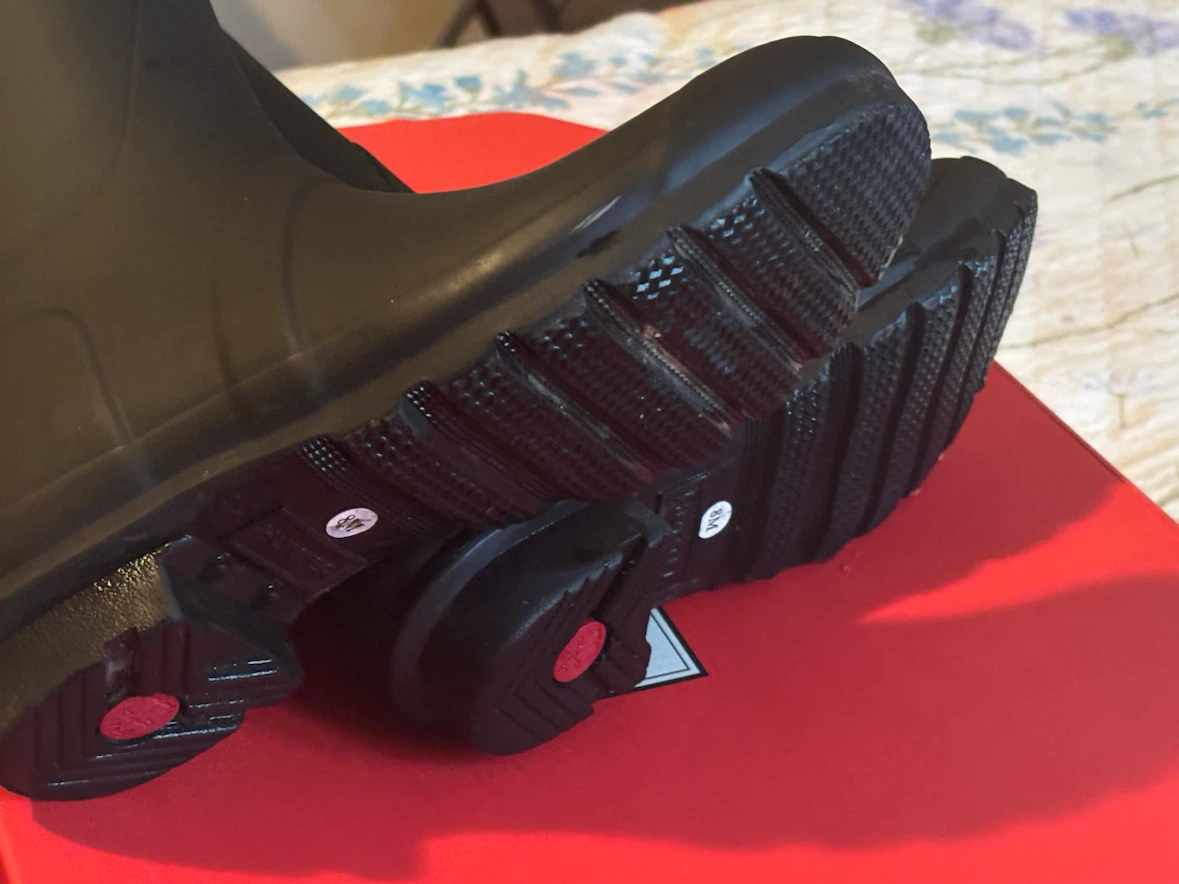 Women’s Hunter Rain boots SZ8 - photo 5